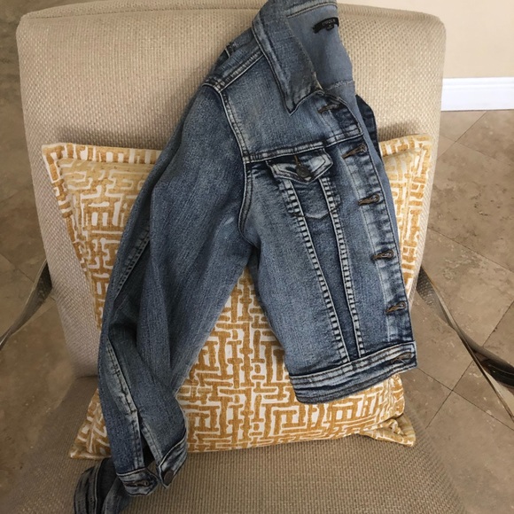 Cropped Denim Jean Jacket - Picture 3 of 11